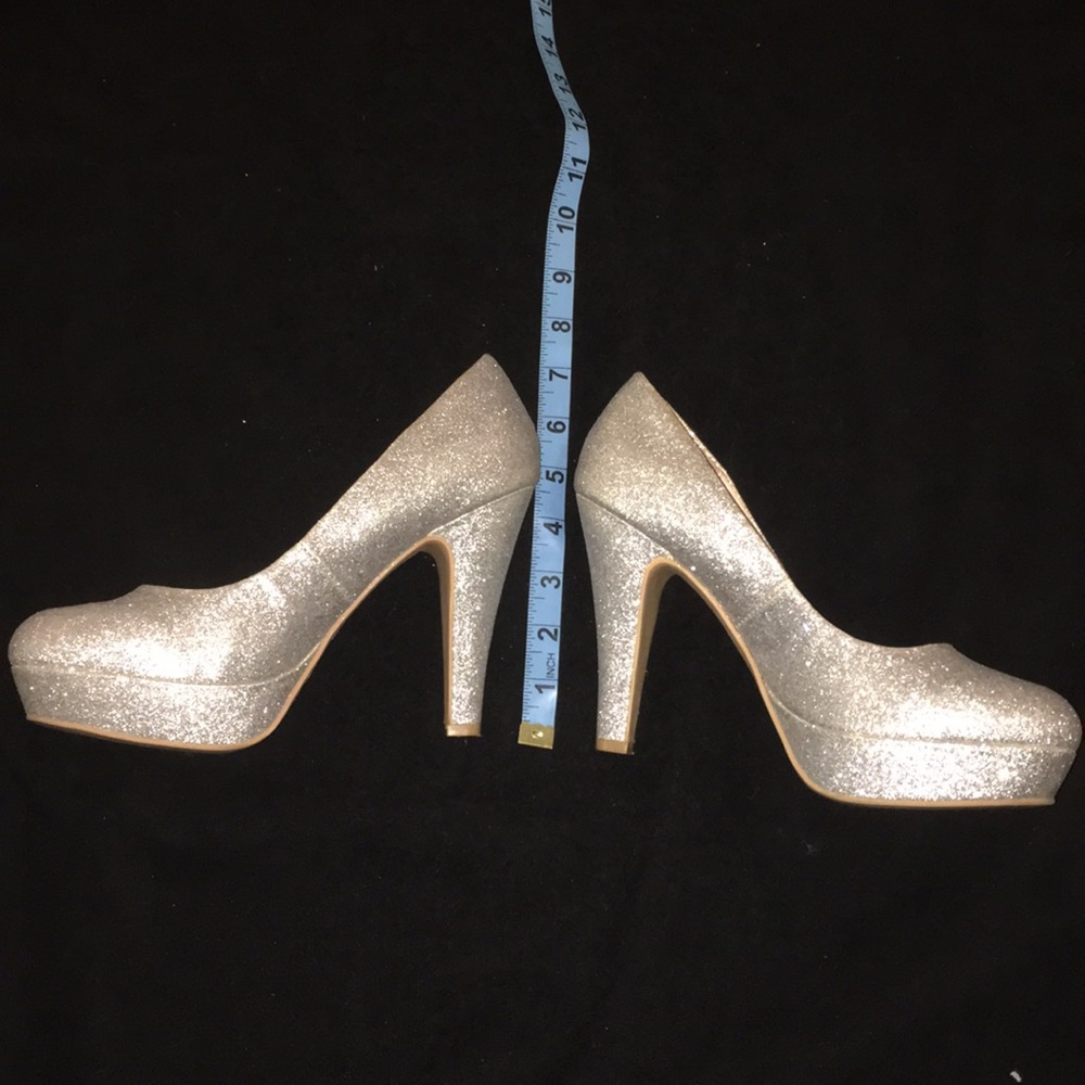Heels! - Picture 2 of 7